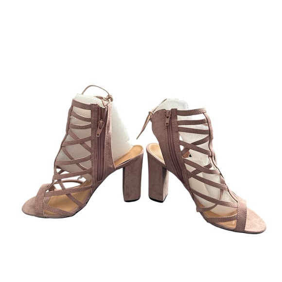 Charlotte Russe Faux Suede Chunk Heels - Picture 3 of 7